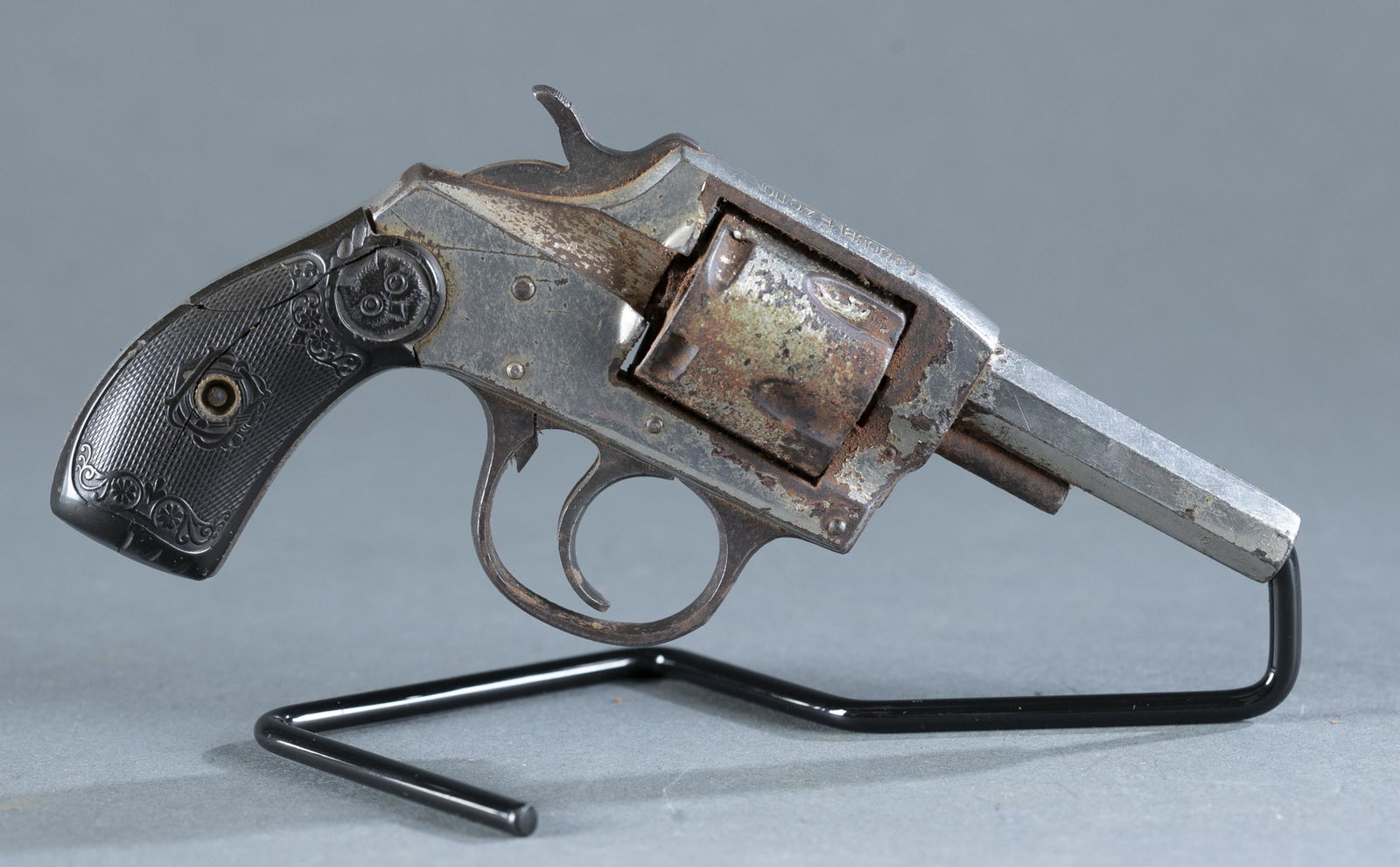 Iver Johnson M1900 revolver, .32 caliber.: Iver Johnson Model 1900 double action revolver, .32 caliber. Nickel finish. 2 1/2" barrel. Bakelite owl grips. Serial 618**. 6 1/2" long. Curio and Relic FFL eligible. THIS IS A MODERN FIREARM. IT REQ