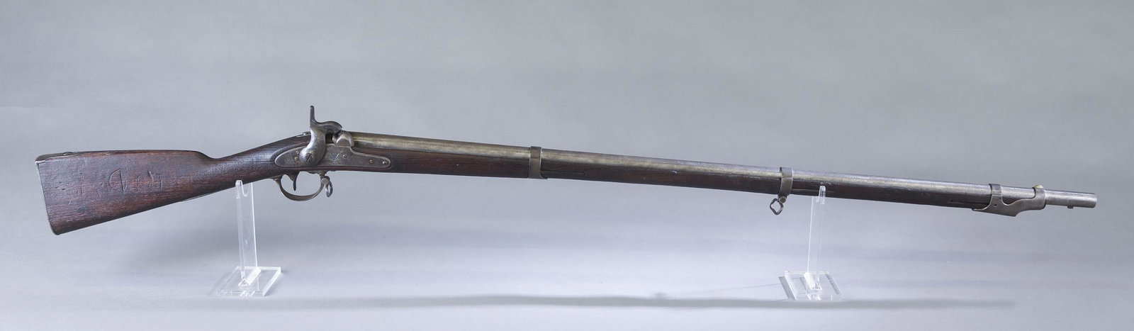 U.S. Harpers Ferry M1842 percussion musket, .69 c.: U.S. Harpers Ferry Model 1842 percussion musket, .69 caliber. 42" round smoothbore barrel with V, P, and eagle head mark and dated 1848. Lock plate marked with eagle over U.S. and "HARPERS/ FERRY/ 185