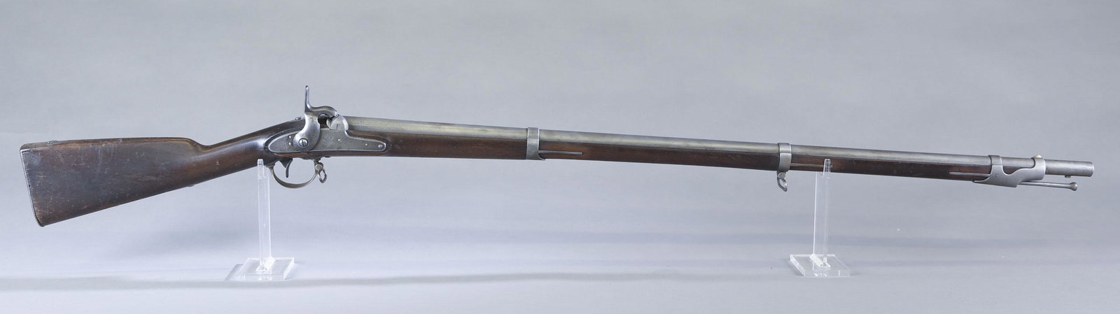 U.S. Harpers Ferry M1842 percussion musket, .69 c.: U.S. Harpers Ferry Model 1842 percussion musket, .69 caliber. 42" round smoothbore barrel with V, P, and eagle head mark.. No rear sight. Lock plate marked with eagle over U.S. and "HARPERS/ FERRY/ 18