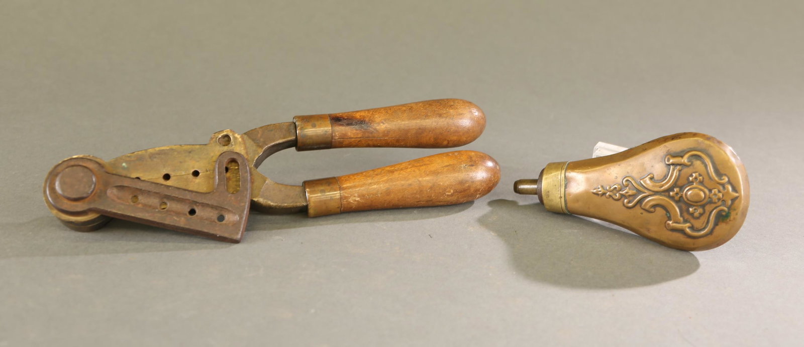 Frankford Arsenal bullet mold and powder flask.: Frankford Arsenal bullet mold and powder flask. ++ Frankford Arsenal .45 cal. 4 gang bullet mold. Stamped "U.S. FRANKFORD ARSENAL 1880 CAL 45 H.M." Serial 168 and both handles. Wooden handles. 10 1/2"