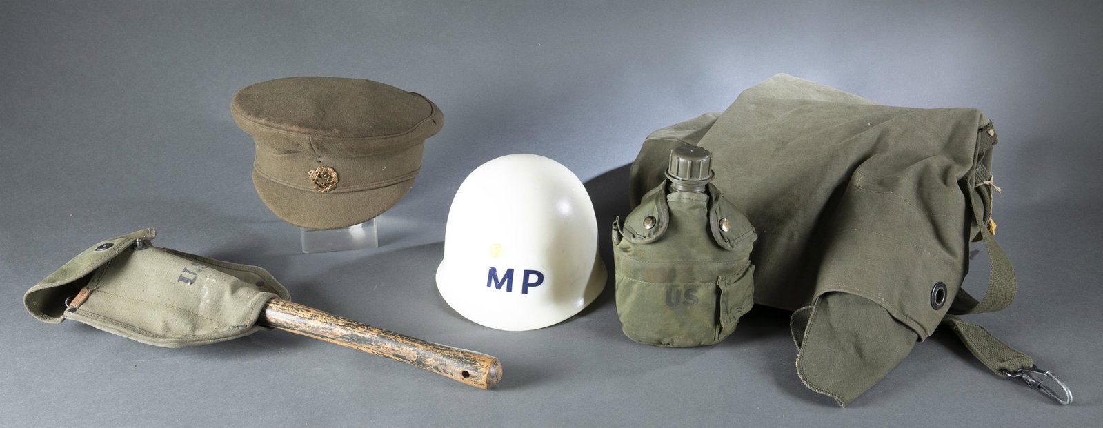 Vintage militaria.: Vintage militaria. ++ Australian Garrison cap. ATS cap badge. Universal Cap. Dated 1963. ++ Lightweight plastic Military Police helmet. ++ WW2 U.S. entrenching tool. ++ Cold War Era U.S. canteen. ++ U