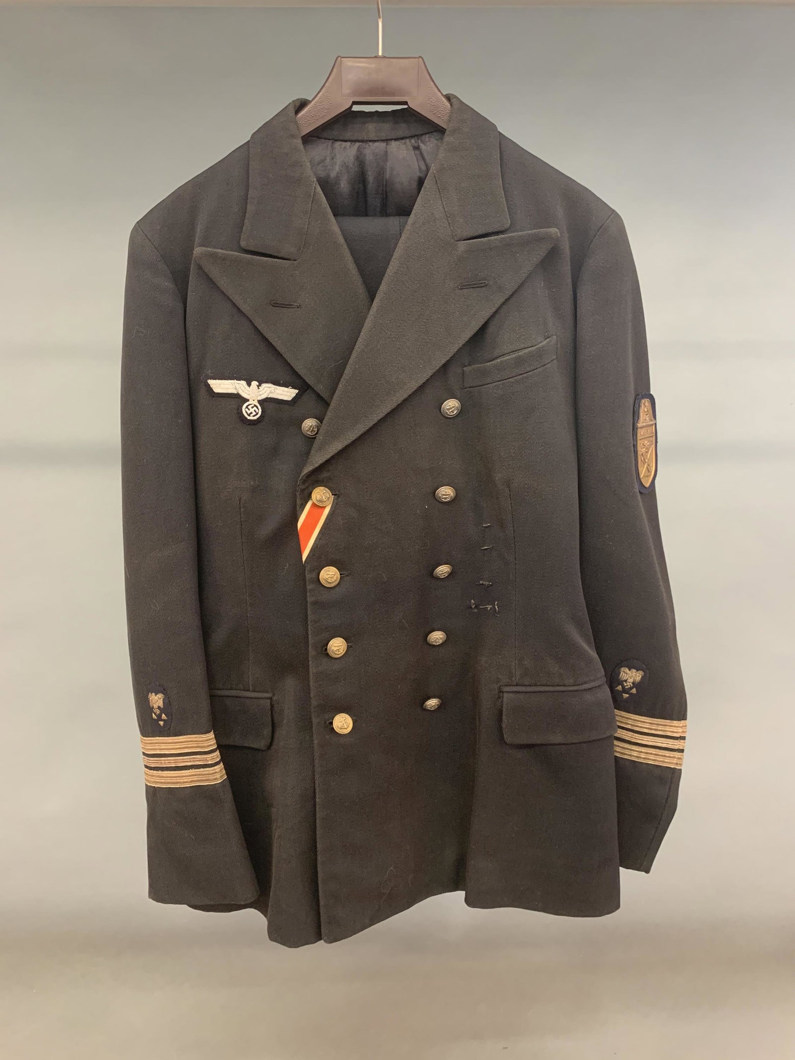 WW2 German Kriegsmarine officer's uniform.: WW2 German Kriegsmarine wool tunic and trousers. Hauptmann sleeve lace. Narvik Shield patch on arm. Unmarked. Condition: Discoloration and staining consistent with age and use. Provenance: From the Cu