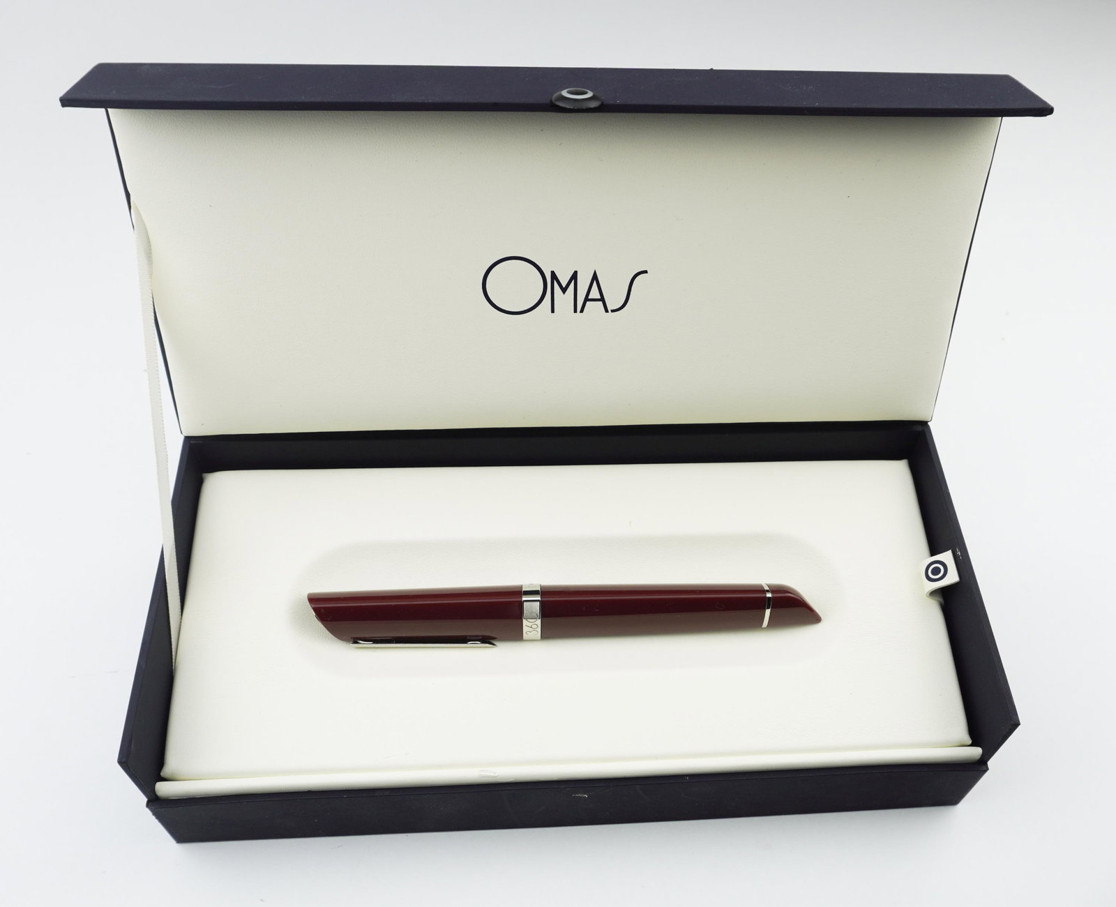 Omas 360 Triangular Fountain Pen (1 of 2)