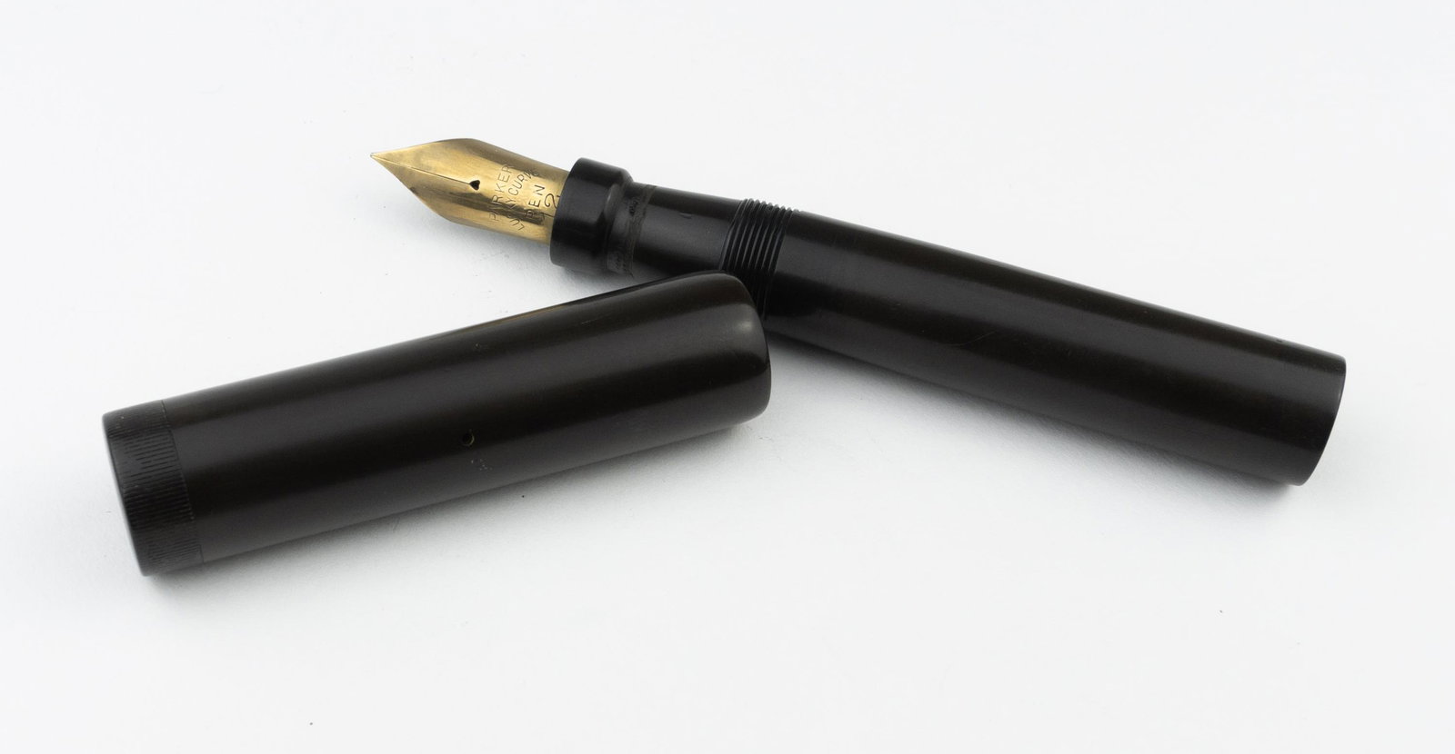 Parker Short Black Giant Fountain Pen (1 of 2)