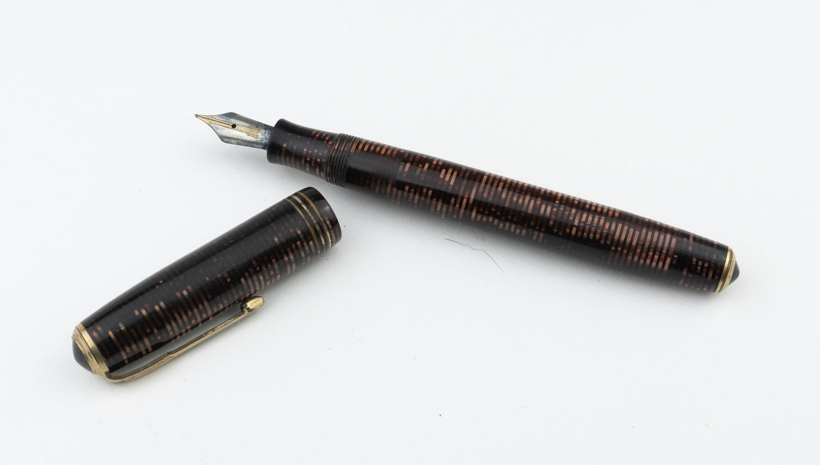 Parker 51 Vacumatic Fountain Pen (1 of 2)