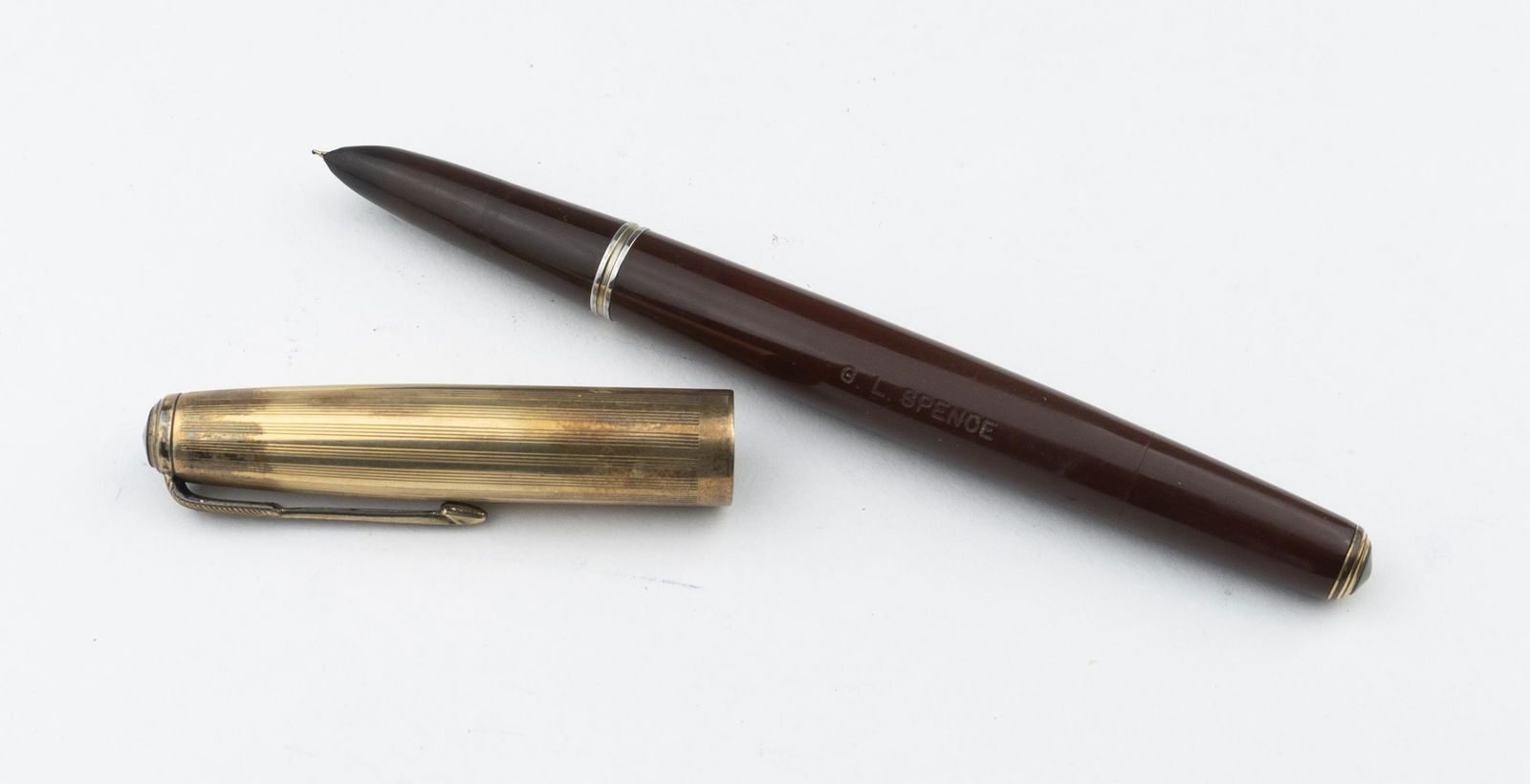 Parker 51 Vacumatic Fountain Pen ca. 1947: Parker 51 Vacumatic Fountain Pen ca. 1947 with brown barrel and abalone tassie, gold filled cap