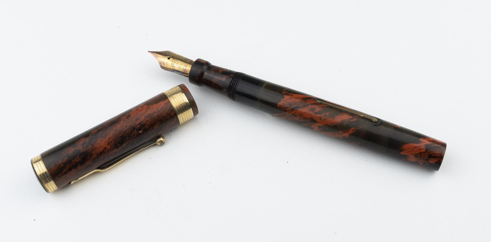 Mabie Todd Swan Oversized Fountain Pen (1 of 2)