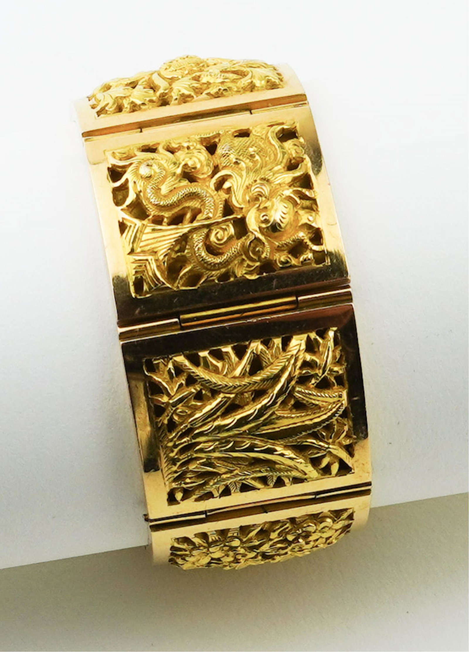 18KYG Asian Motif Seven Link Bracelet (1 of 1)