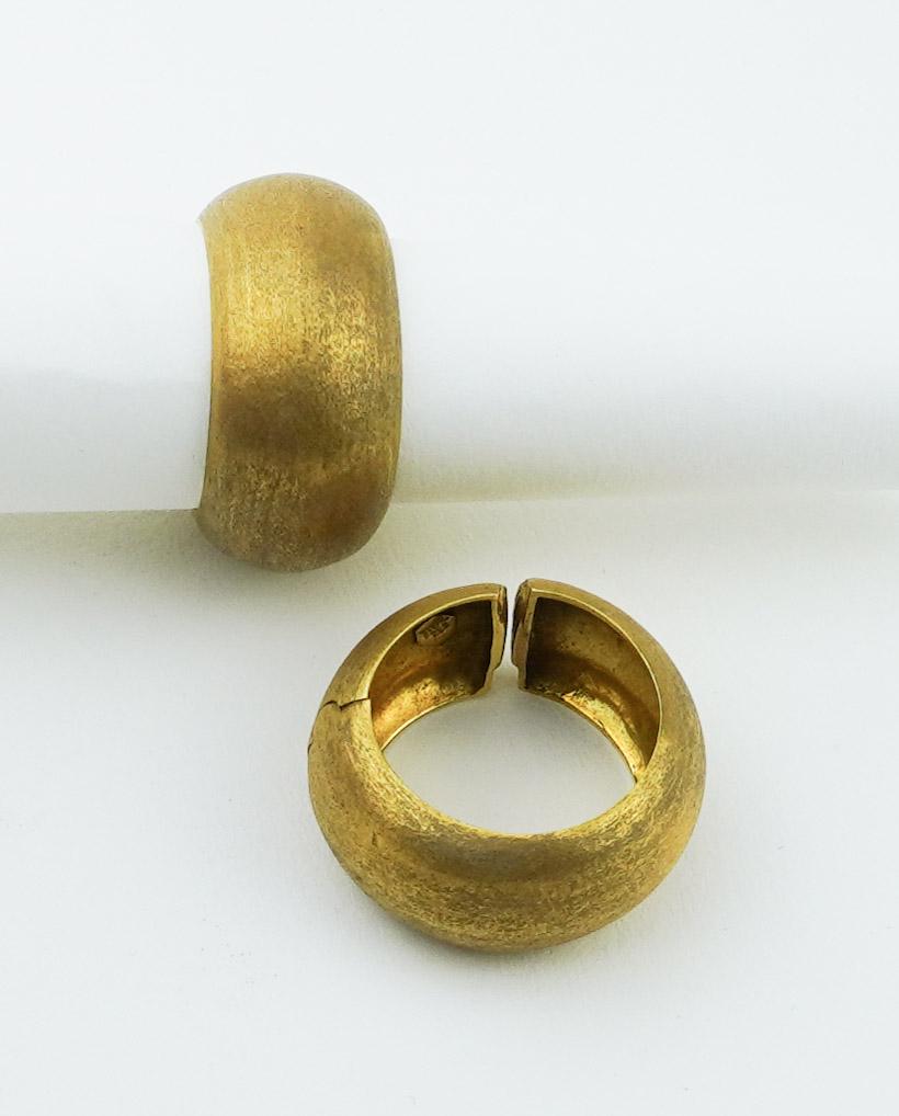 18KYG Wide Clip Hoop Earrings (1 of 2)