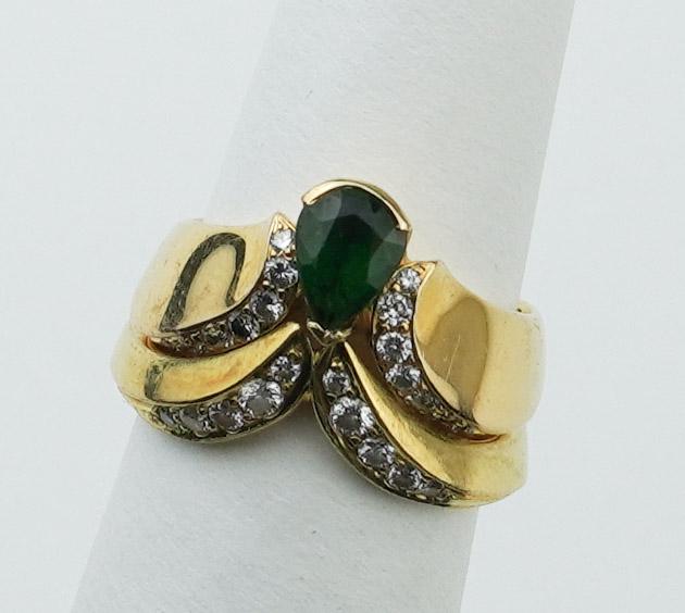 18KYG Emerald and Diamond Wedding Set (1 of 3)