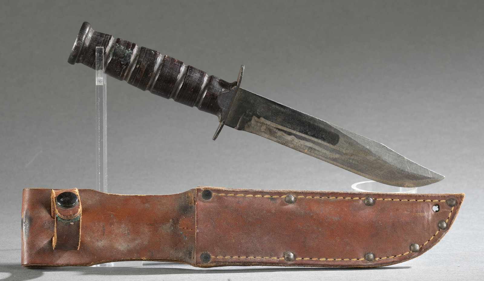 WW2 USMC Camillus fighting knife.: WW2 USMC Camillus fighting knife with sheath. Crossguard marked "U.S.M.C. CAMILLUS N.Y." Stacked leather grip. Leather sheath. Blade: 6 3/4" Overall: 11 3/4" Sheath: 13"