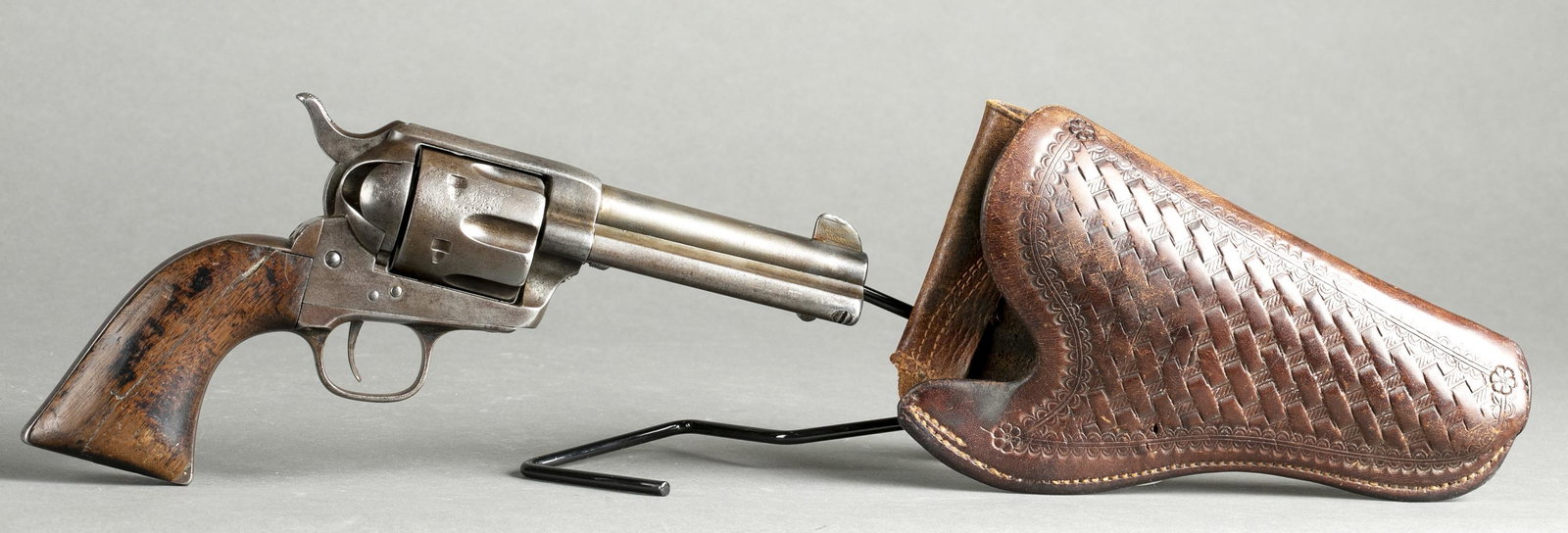 Colt 1st Gen SAA revolver, .44 CF: [Antique Firearm] A 1st Generation intermediate black powder Colt Single Action Army revolver, .44 CF. Manufactured in 1880. Blued finish. Shortened 4 1/2" round barrel with Colt's address roll "COLT'