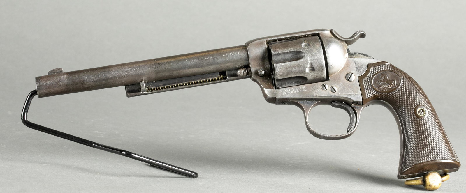 Colt Bisley Single Action Army revolver, .45 Colt: [Modern Firearm] A Colt 1st generation Bisley Single Action Army revolver, .45 Colt. Manufactured in 1902. Blued barrel, cylinder, and grip frame with case hardened frame. 7 1/2" round barrel with Col