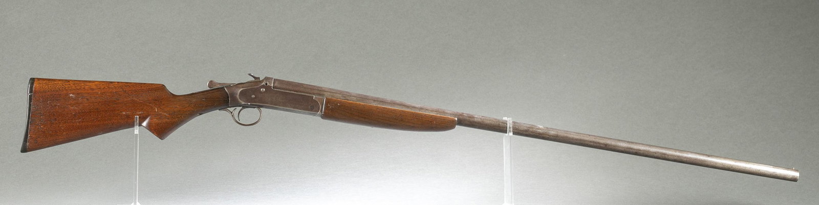Iver Johnson Champion shotgun, 12 gauge: [Modern Firearm] A Iver Johnson Champion single shot shotgun, 12 gauge. Case hardened action and blued barrel. 36" round barrel. Pistol grip stock. Serial 27***E.Condition: Fair condition. Finish mott