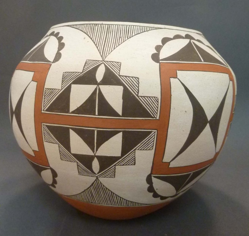 Old Laguna, New Mexico Acoma pot.: Laguna, New Mexico Acoma pot. Signed "MWCHEROMIAH". 6"h x 5".