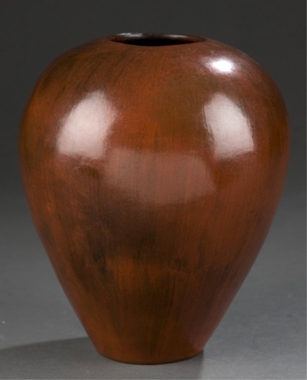 Group of 2 Michelle Williams Navajo pots.: Group of 2 Michelle Williams Navajo pots. 6 1/2"h & 3"h.