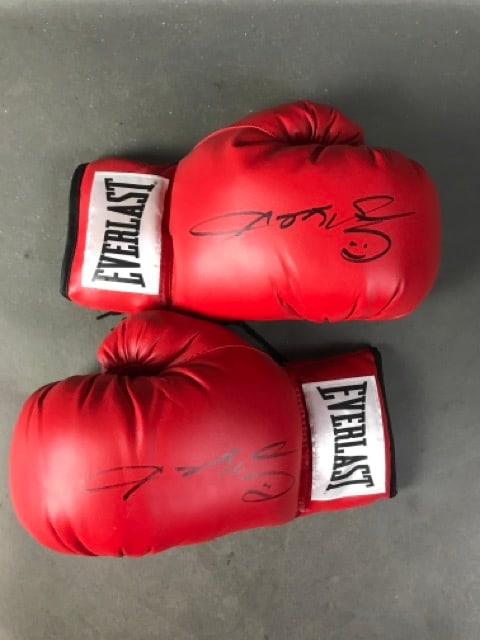Sugar Ray Leonard Autographed Pair of Gloves (1 of 4)