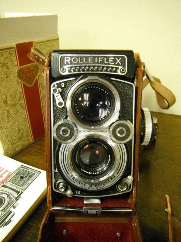 Rolleiflex Camera 3,5 F in leather case: Rolleiflex Camera 3,5 F in leather case, Franke & Heidecke, Braunschweig. Synchro-Compur, coupled light meter. With original case, box, and booklet. 2202056. Lens "Schneider-Kreuznach Xenotar 1:3,5/75