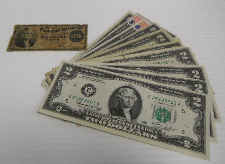 US currency incl 9 asst 1976 two dollar bills.: US currency incl 9 asst 1976 two dollar bills. Also includes 25 cent currency.