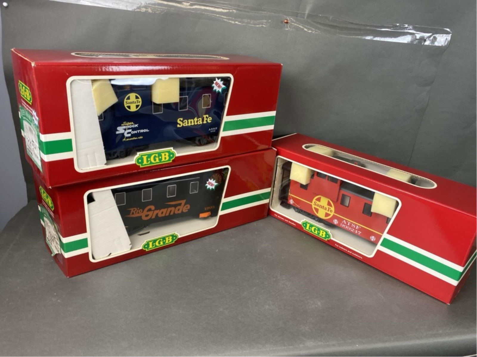 LGB 43714 Santa Fe caboose red, 43710 G-scale long (1 of 20)