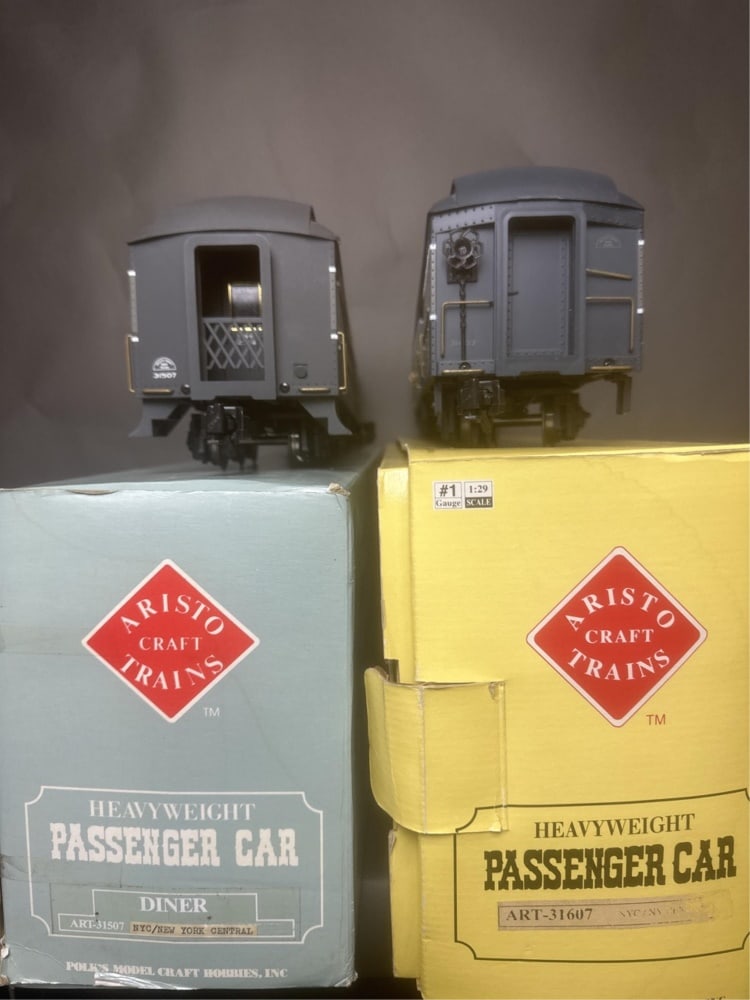 Aristo craft heavyweight diner and baggage cars (2 (1 of 20)