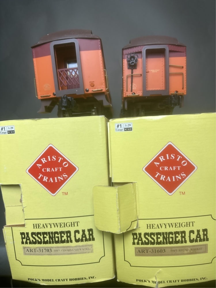 Aristo craft heavyweight baggage and combine cars (1 of 20)