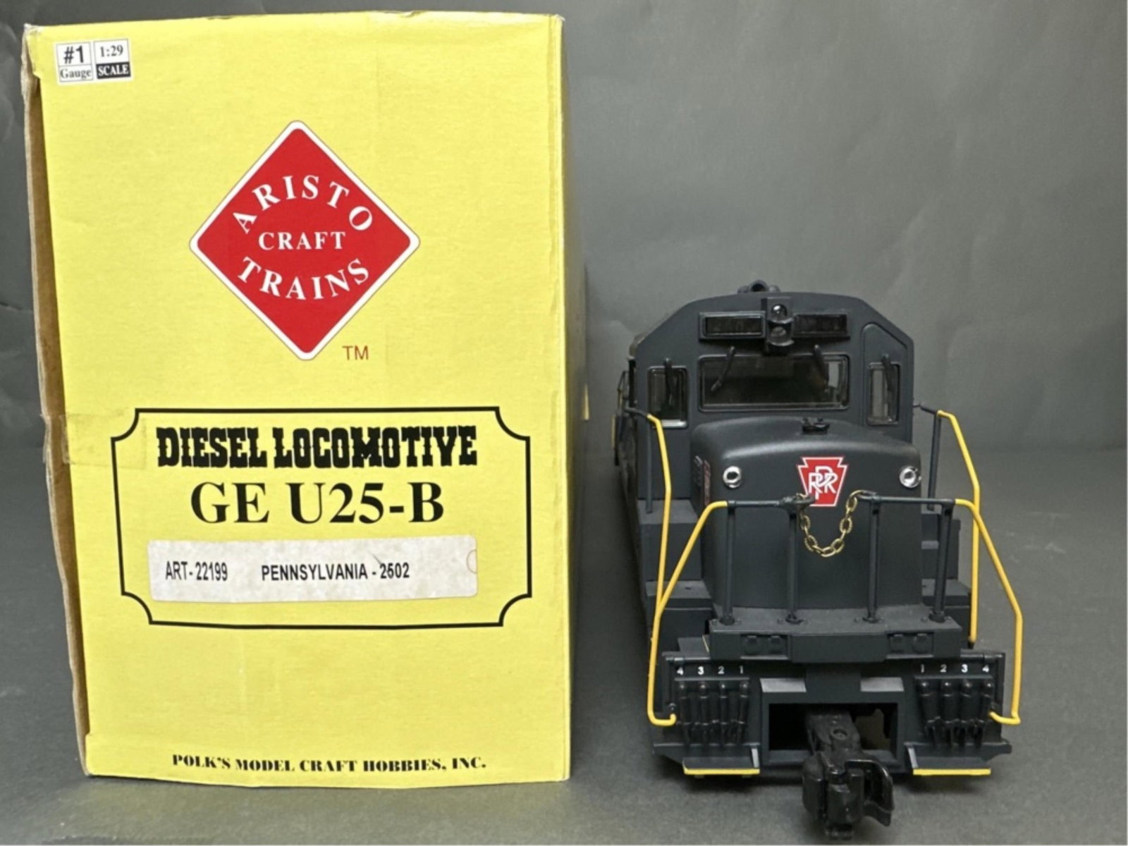 Aristo craft Diesel Locomotive GE U25-B - Pennsylv: Aristo craft Diesel Locomotive GE U25-B - Pennsylvania RR ART 22199 #2502 Locomotive tested - runs F/B, comes with original box; back gate removes/attaches easily for access to switches inside door R6