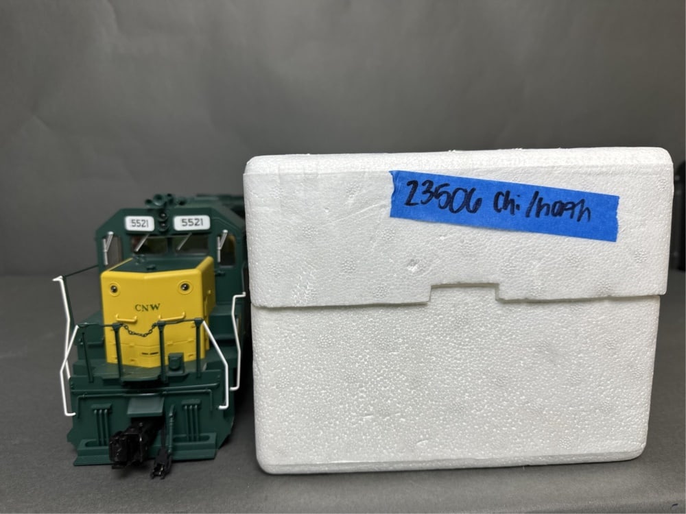 Aristo craft EMD GP-40 diesel locomotive - Chicago (1 of 14)