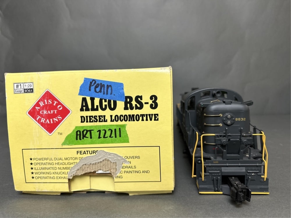 Aristo craft Alco RS-3 diesel locomotive - Pennsyl: Aristo craft Alco RS-3 diesel locomotive - Pennsylvania ART 22211 #8832 Tested and runs both F/B, comes with original box (box is ripped on side that displays train name) R6 21.5W 4D 5.5H All Train an