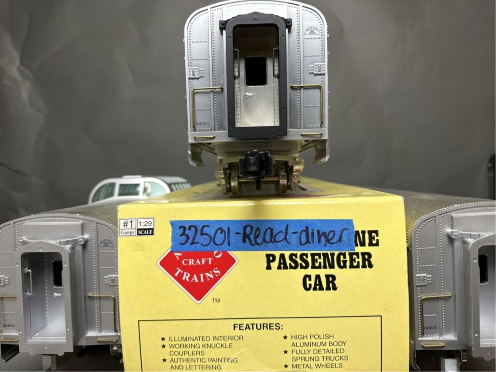 Aristo craft streamline vista dome, diner, and obs (1 of 20)