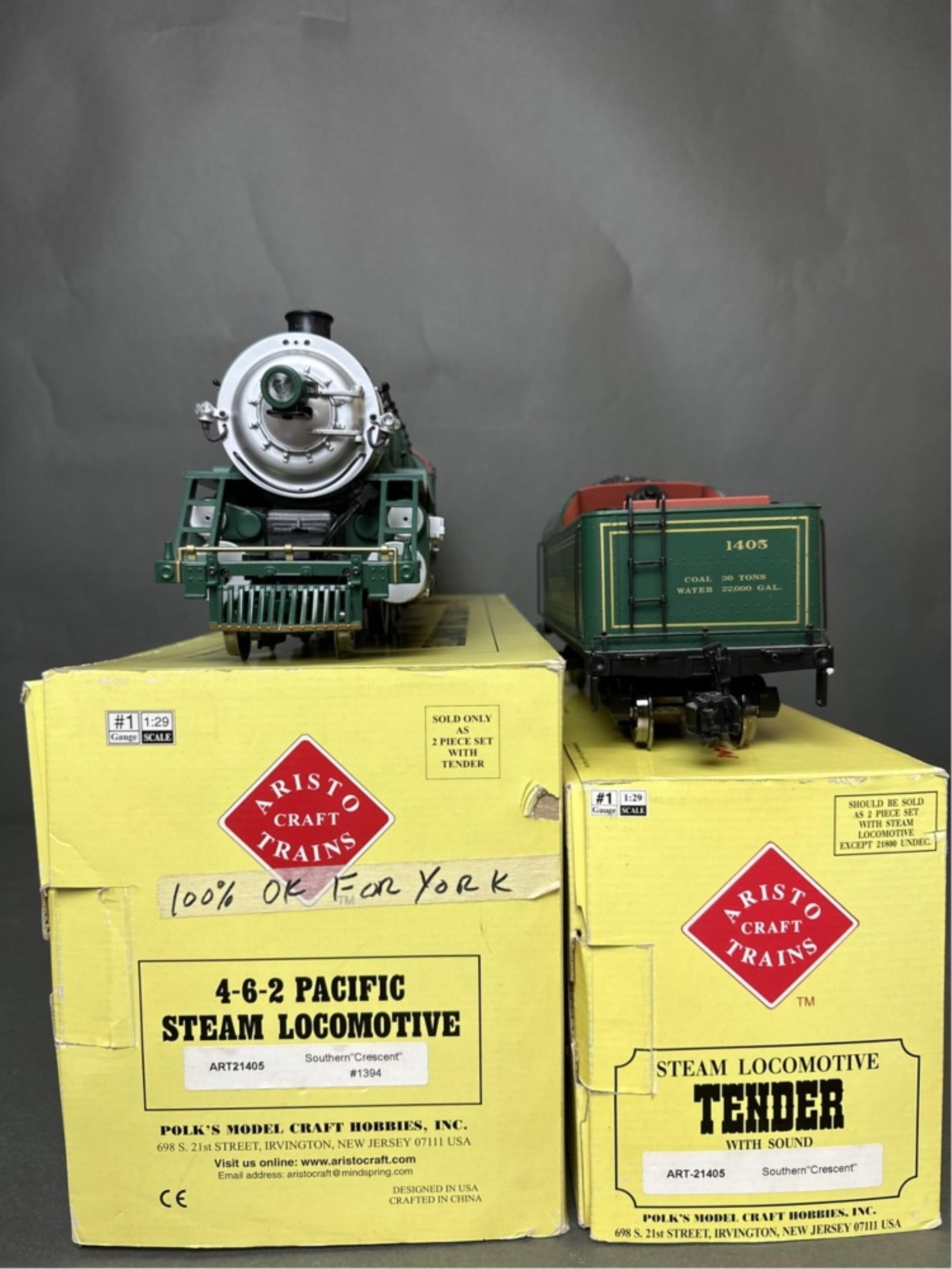 Aristo craft 4-6-2 pacific steam locomotive and te: Aristo craft 4-6-2 pacific steam locomotive and tender with sound - Southern Crescent ART 21405 Locomotive tested and runs F/B, Both come with original boxes, car numbers are 1394 and 1405, locomotive