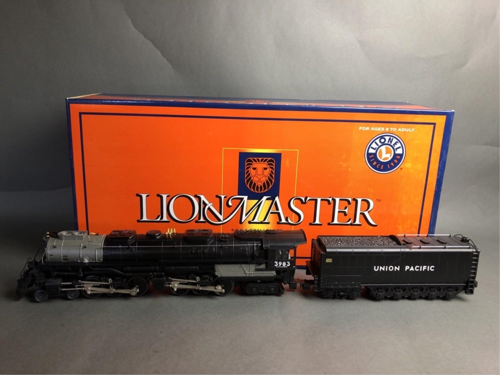 LIONEL - UP 4-6-6-4 Challenger steam engine (1 of 20)