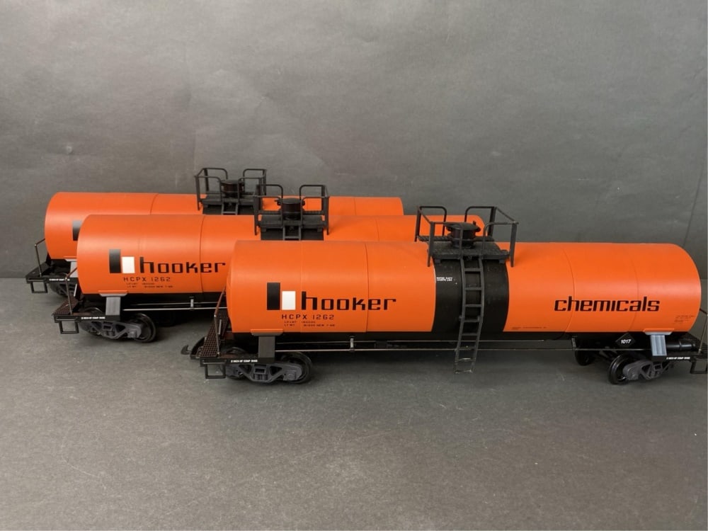 LGB 41873 G scale Hooker chemils tank car (1 of 12)