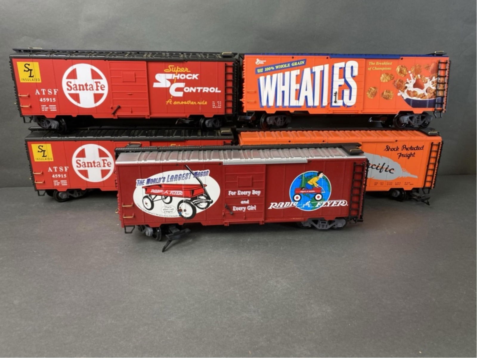 LGB 40915 Radio Flyer box car, 45915 Santa Fe box (1 of 20)