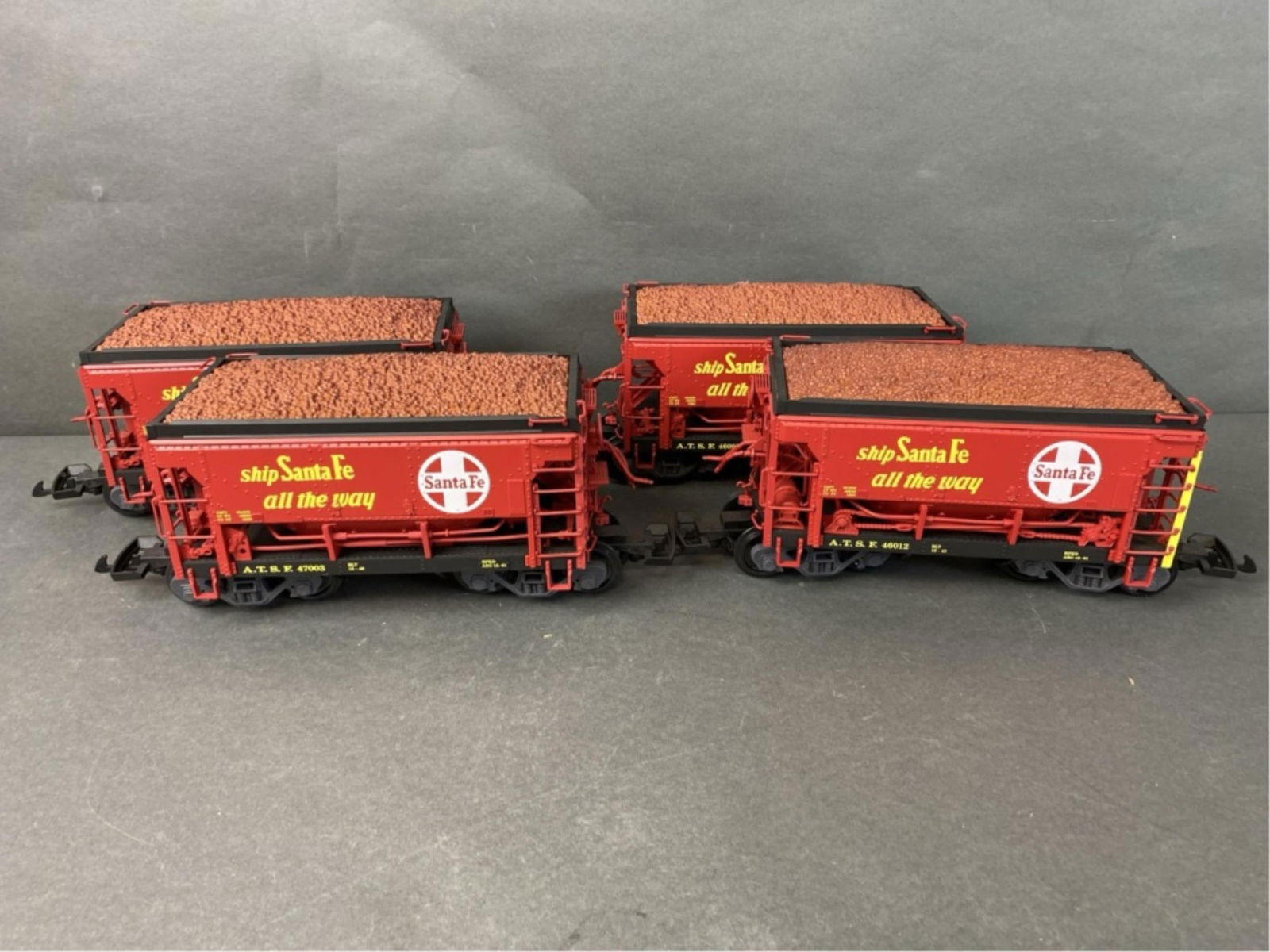 LGB train 45040 G scale Santa Fe ore cars (1 of 10)