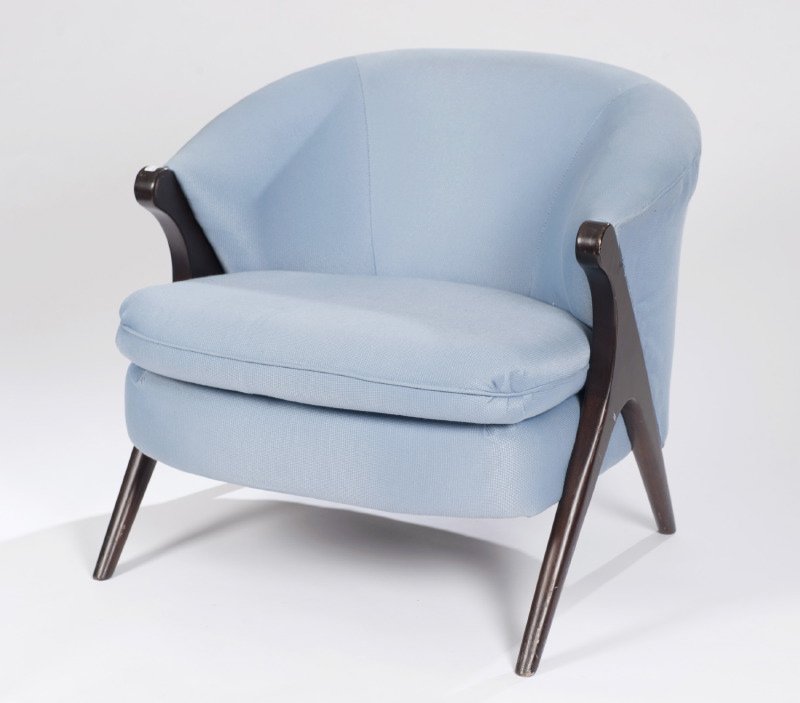 Mid-century modern arm chair with blue upholstery.: Mid-century modern arm chair with blue upholstery. late 1950's-early 1960's. 28"h x 30"w x 34"d.