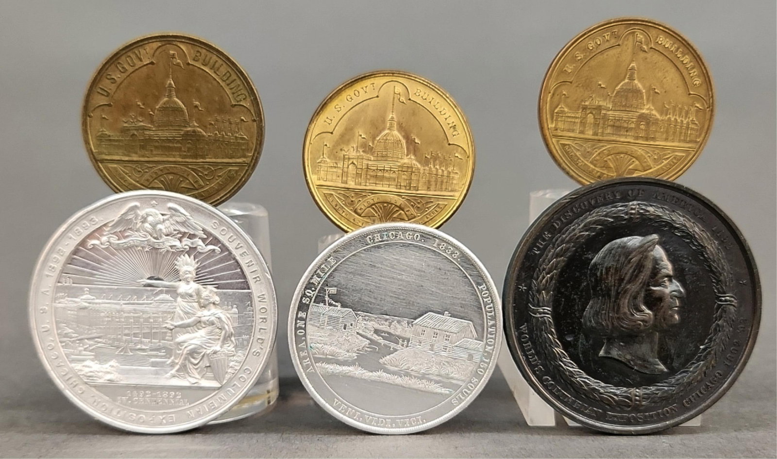 6 1893 Colombian Exposition medals: A group of six 1893 Colombian Exposition medals. ++ 3 Worlds Columbian Exposition official medals. U.S. Govt. Building on obverse. ++ All Presidents medal. The Discovery of America 1492 World's Columb