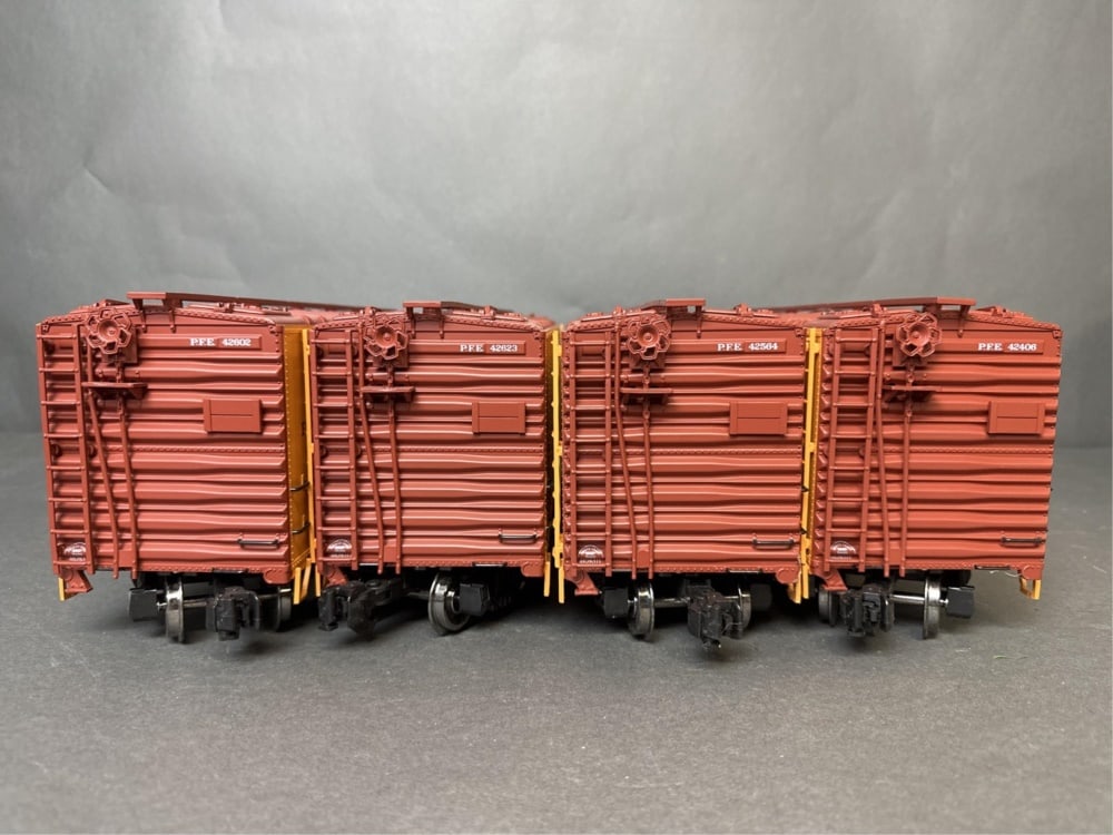 Aristo craft reefer cars (4 total) - pacific fruit (1 of 19)