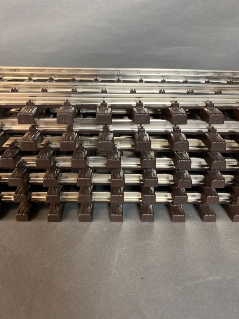 LGB G-scale tracks  G Scale 48 inch straight tracks in silver . 100000.10 (1 of 6)