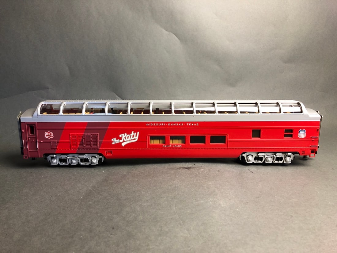 Mikes Train House O-Scale 70Õ streamlined full length vista dome (smooth) - MKT (Heritage) - (1 of 20)