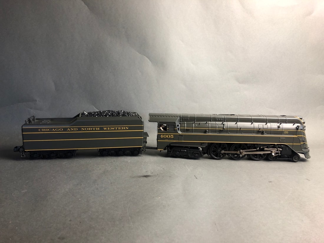 Mikes Train House O-Scale 4-6-4 E4 Streamlined steam engine and passenger car set- Chicago and (1 of 20)