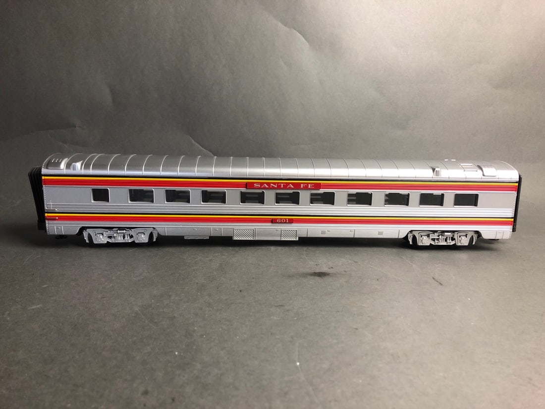 Mikes Train House O-Scale - passenger car set and full length vista dome - Santa Fe -  20-6792 and (1 of 20)