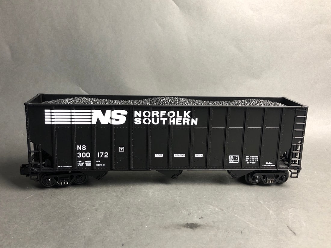 Mikes Train House O-Scale Coal Hopper 4-car set - Norfolk Southern - 20-97068 Comes with original (1 of 20)