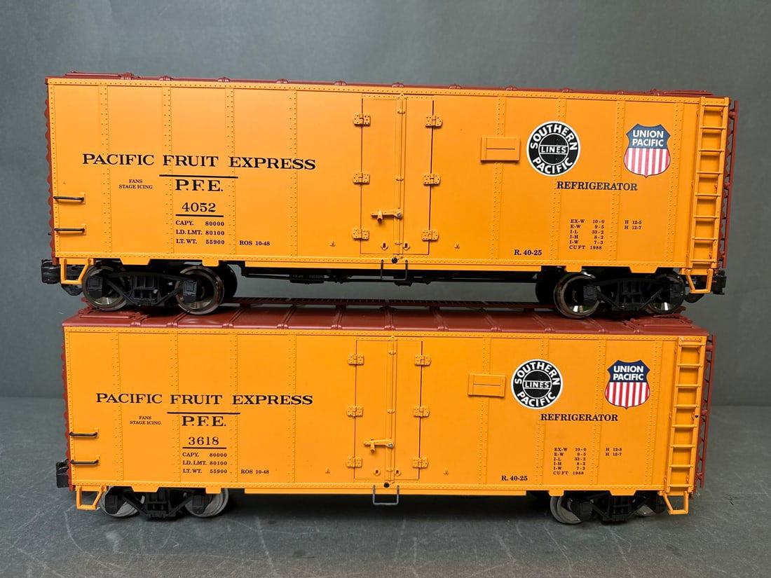 Aristo craft G-scale reefer cars (4 total) - Pacific Fruit Express / PFE - ART 46201D Cars do NOT (1 of 13)