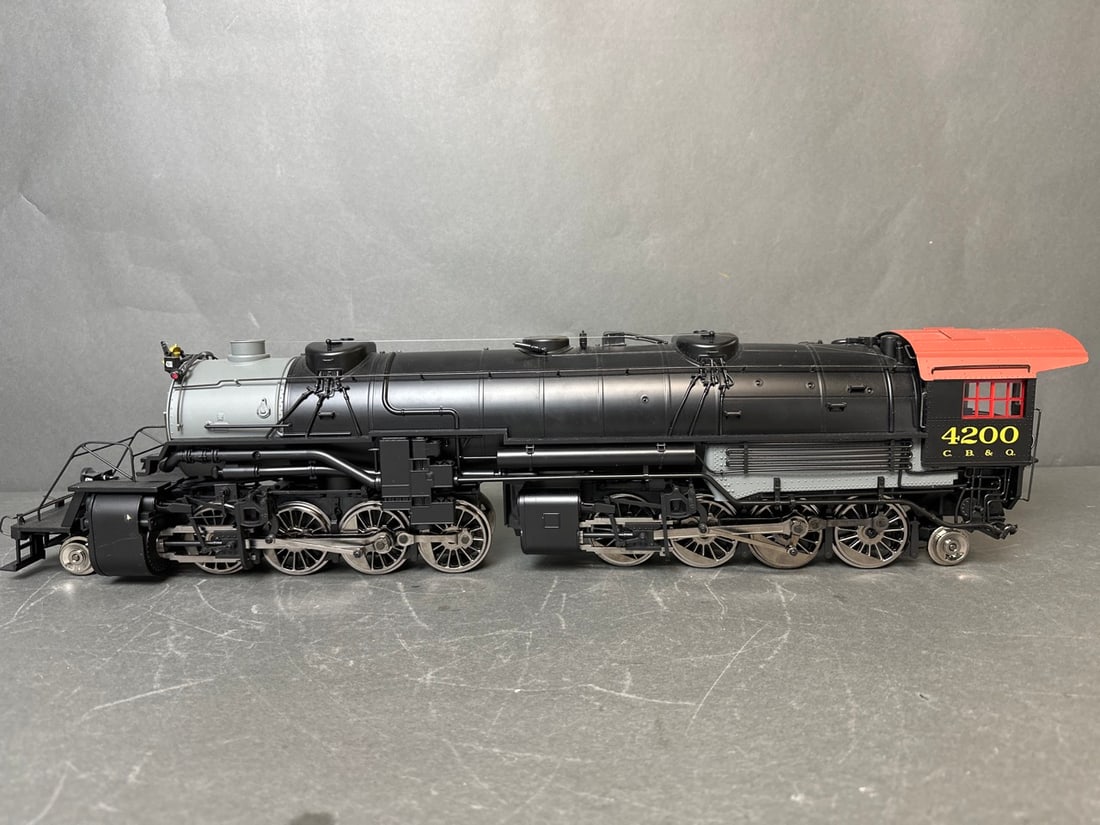 Aristo craft G-scale 2-8-8-2 USRA Mallet Steam Locomotive and USRA Tenders (2) - CB&Q/ Burlington (1 of 20)