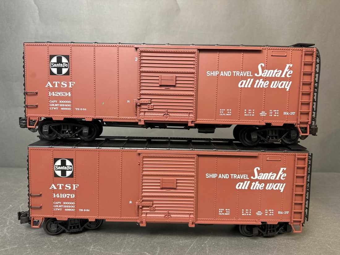 Aristo craft G-scale 40Õ steel boxcars (4 total) - Santa Fe / ATSF- ART 46064-1,2,3,4 Cars do NOT: Aristo craft G-scale 40Õ steel boxcars (4 total) - Santa Fe / ATSF- ART 46064-1,2,3,4 Cars do NOT come with boxes; car numbers are 142634, 141979, 144221, and 146115; see pictures for imperfections -