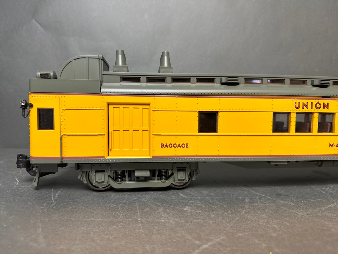 Aristo Craft G-scale Doodlebug Gas Electric rail car - Union Pacific/ UP - ART 21208 Locomotive (1 of 12)
