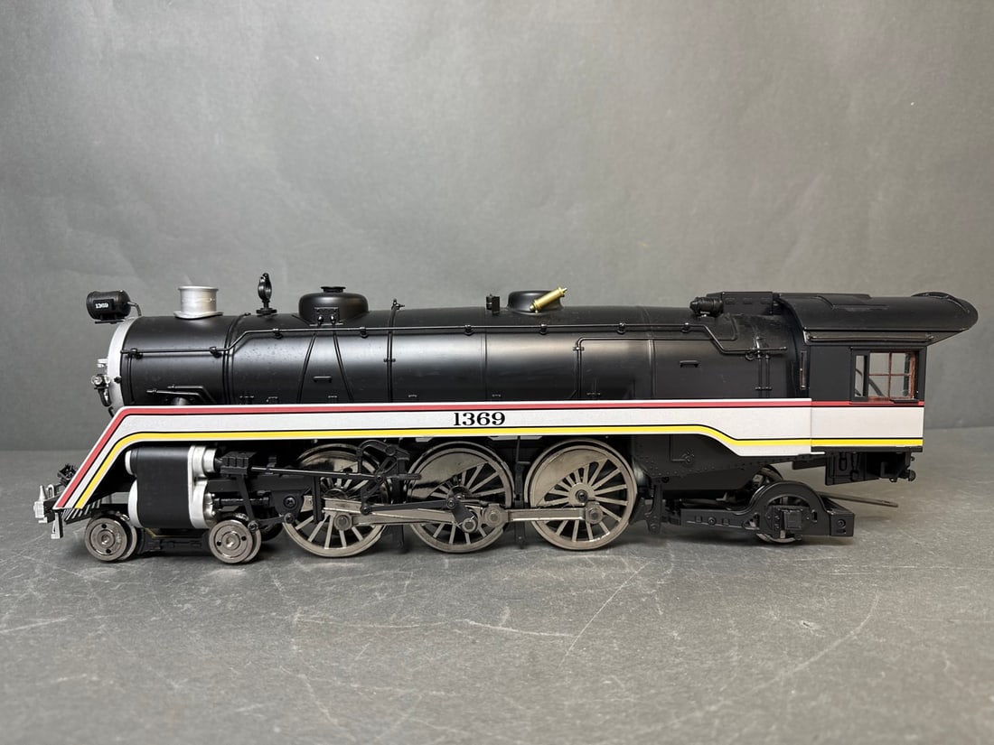 Aristo Craft G-scale 4-6-2 Pacific Steam Locomotive and Steam Locomotive Tender - Santa Fe Valley (1 of 19)