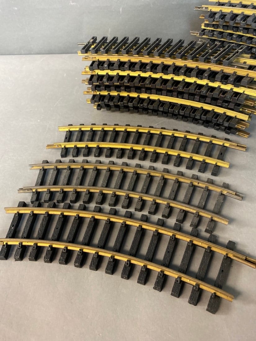 Curved G Scale tracks 28 curved pieces measuring 12 inch long . Unmarked, made in China . Outdoor: Curved G Scale tracks 28 curved pieces measuring 12 inch long . Unmarked, made in China . Outdoor brass , used
