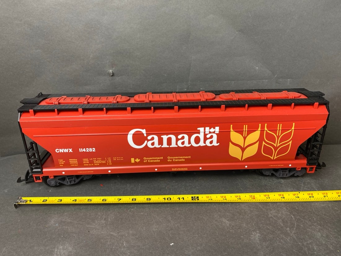 Lgb Trains G Scale Mismatch Cars Canada Grain Three Bay Covered Hopper Cars And Dots Candycaboose